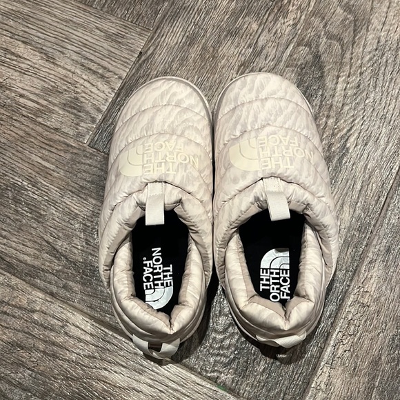The North Face mens Nuptse Mule slippers main image 6
